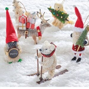 ❤️ LAST ONE ❤️Pottery Barn Bottlebrush Polar bear skiing w/plaid scarf